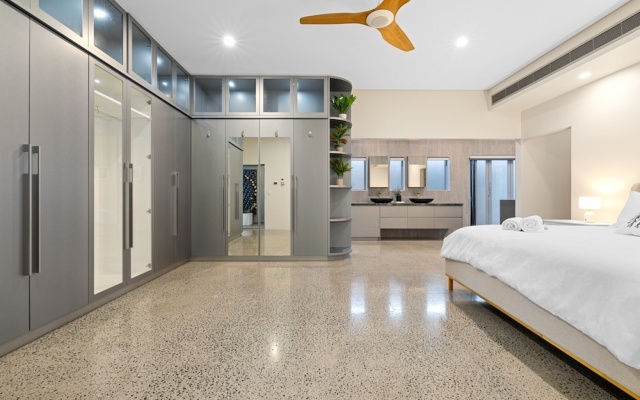 Striking Luxury Home With Garden & BBQ – Guest Rooms – Lawnton