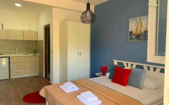 Room-cozy Studio With Terrace- Street vi