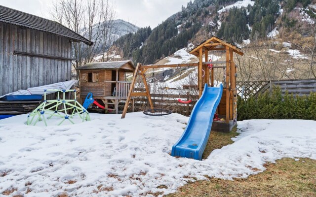 Alpenfan - Attractive Holiday Home in Großarl With a Garden