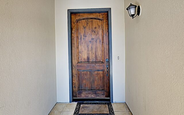 416 Lakeway - 3 Bedroom Condo