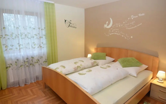 Holiday Flat With Swimming Pool in Prackenbach