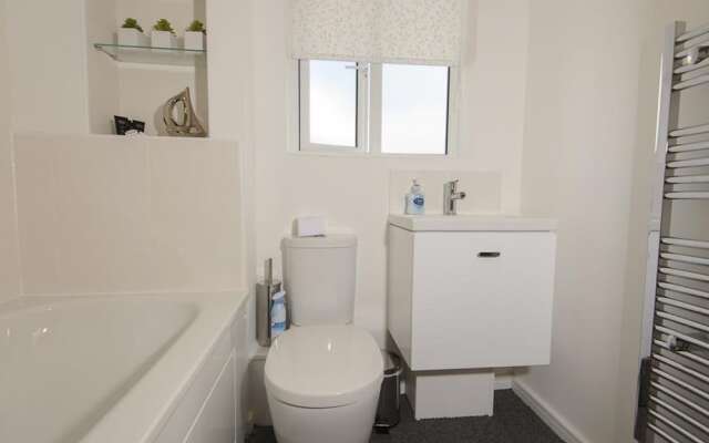 Lovely 2-bed Apartment in Salford