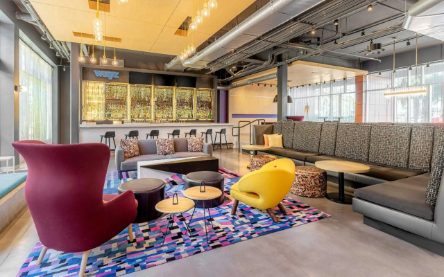 Aloft Jacksonville Tapestry Park