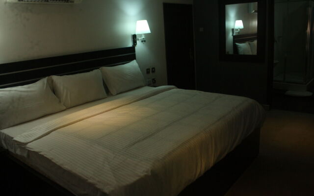 Reliance Royal Suites