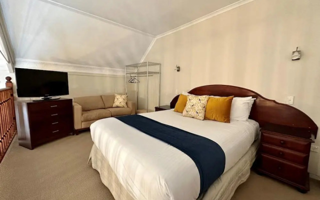 Charlesworth On The Park