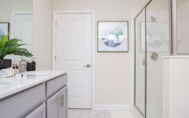 4577 Stunning 7BD Home