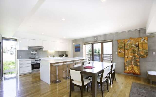 Asanagi 3 bedroom by Hokkaido Tracks