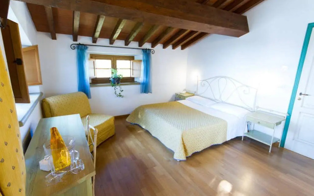 Tenuta La Lupa Country Hotel