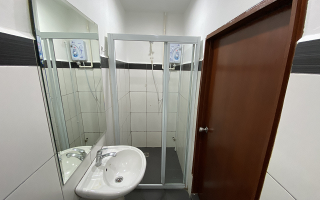 Super OYO 89847 Switz Paradise Hotel