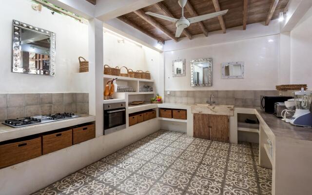 Villa Putih in Kuta with 4 bedrooms and 3 bathrooms