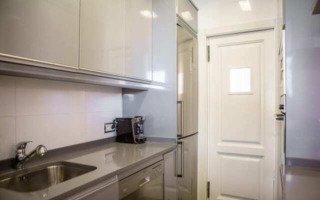 Beautiful 1 Bed Sleeps 6 W Terrace Heart of Madrid