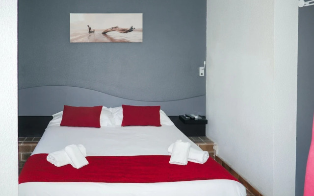 Marina Hotel Club