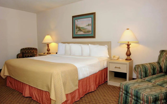 Riverwalk Inn & Suites