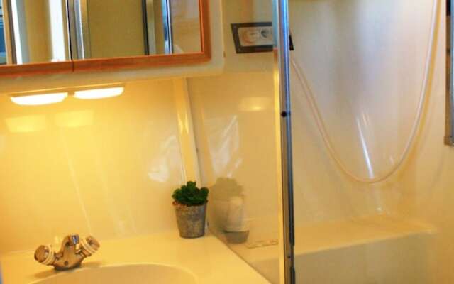 Dockside Boat & Bed Long Beach