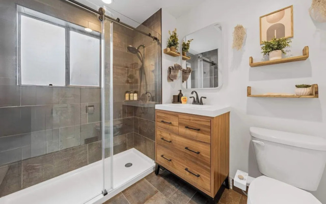 Tahoe City Retreat For 8!