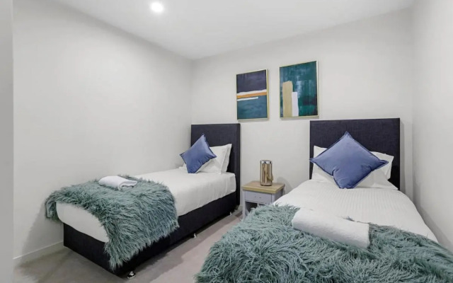 YARRA · YARRA Toorak Rd & Chapel St. Pool, Gym & Parking