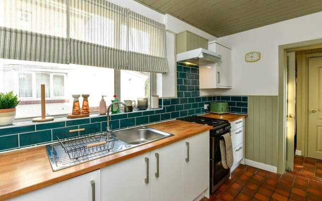 House - Sleeps up to 9 & Free Parking