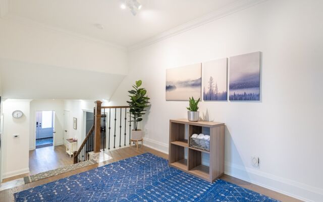 Cheerful 3 bedroom w/ indoor fireplace in Toronto - 02 free parking