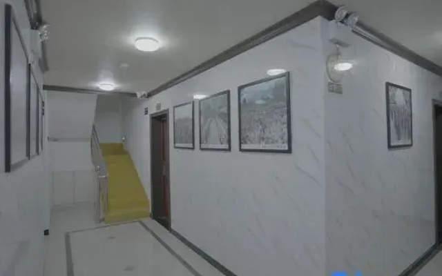 Huangping Golden Harbor Business Hotel