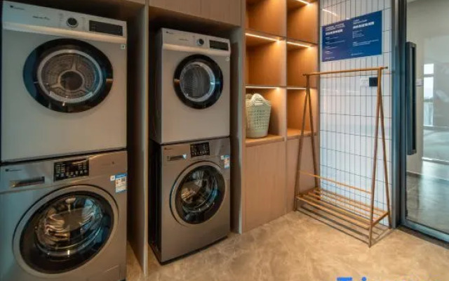 PHIREN High-Rise River View Hotel (Nanchang The Mixc Ferris Wheel Star)