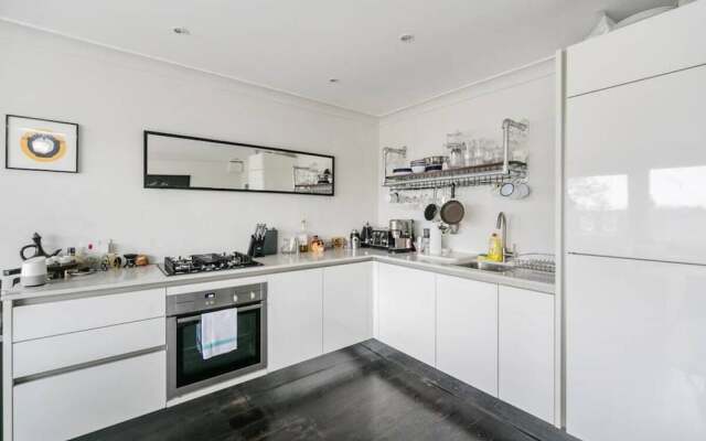 Spacious 1bed W/balcony, 15mins to Notting Hill