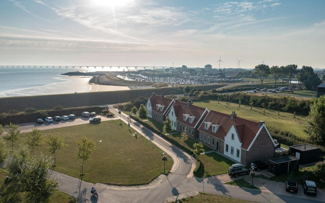 Villa in Colijnsplaat by the Lake