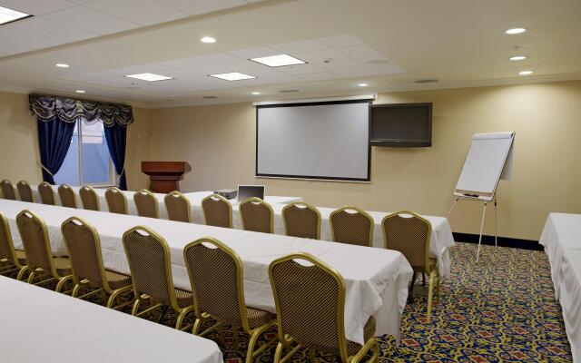 Holiday Inn Express & Suites Lathrop by IHG