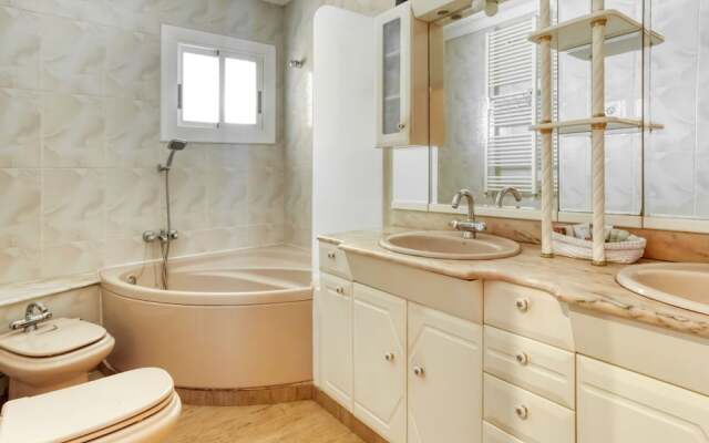 Premium Holiday Home in El Vendrell With Swimming Pool