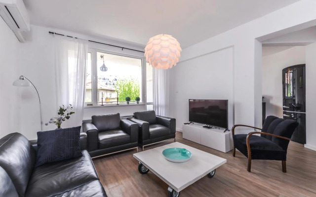 66 Apartment - Stylish Two Bedroom in Lozenets District