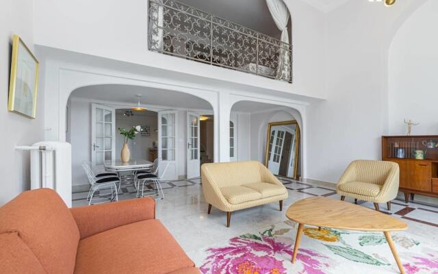 Stylish Apartement In Historical Residence