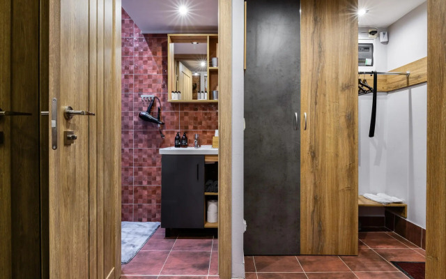 Морошка на набережной Синопская