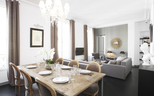 Luxury 3BDR Le Louvre I by Livinparis