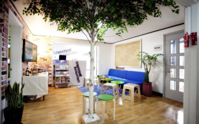 Crossroad Backpackers