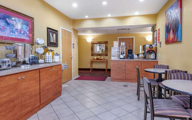 Econo Lodge Louisville Airport