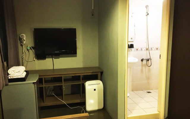 Tomer Hostel