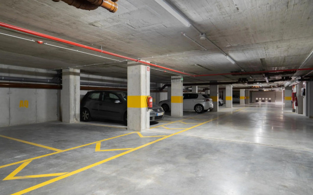 Luxurious Impressive Apartment - Balcony and Pool