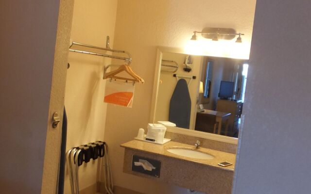 Quality Inn & Suites Lake Havasu City