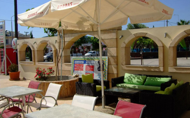 Antonios Hotel