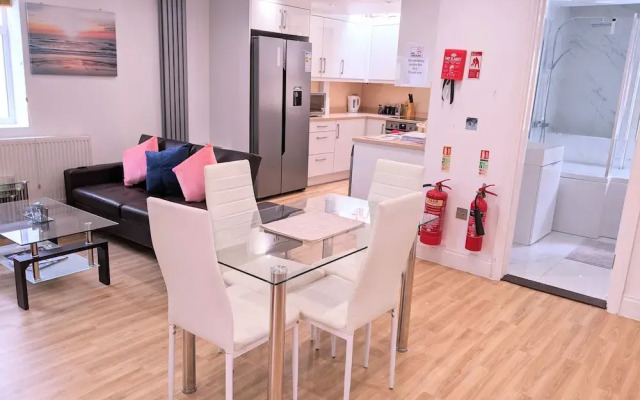 Stylish 2-bed Apartment Near Richmond Park