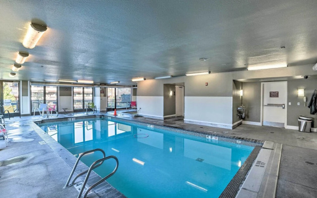 Resort-style Condo w/ Lake Chelan & Mtn Views