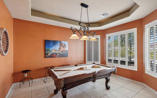 East Mesa Desert and Mountain Views: 5br, Pool