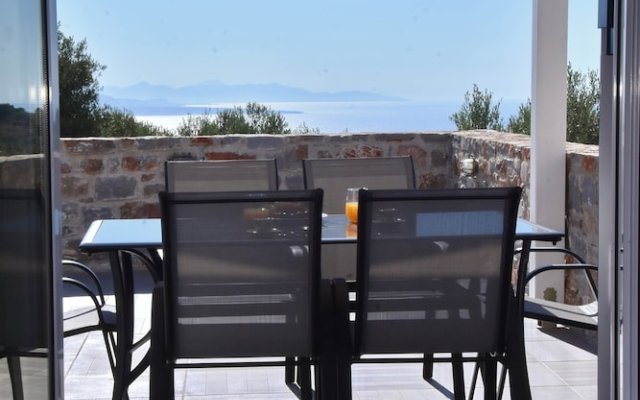 A Wonderful 3 Bedroom Villa in Kounali, Crete Perfect for a Family Vacation