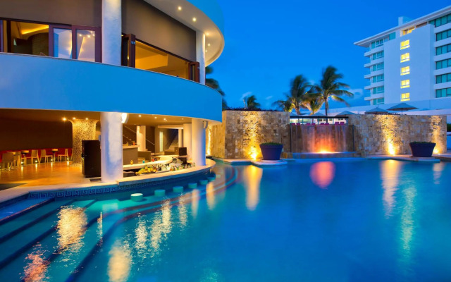 Krystal Grand Cancun