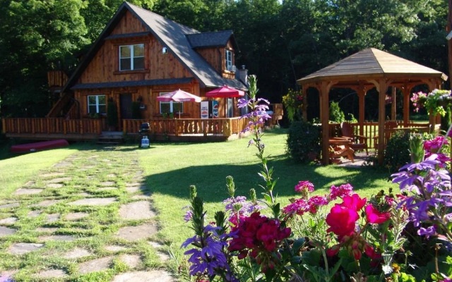 The Highlands Motel & Lodge