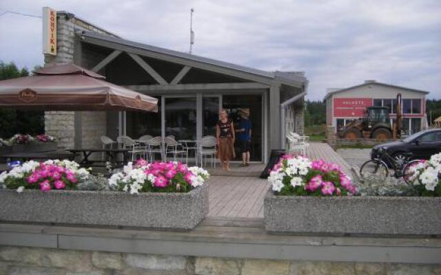 Valaste Guest House and Camping