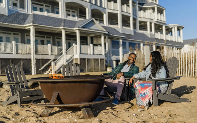 Madison Beach Hotel, Curio Collection by Hilton