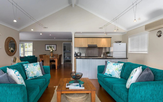 Akarana Beach House :: Jervis Bay Rentals