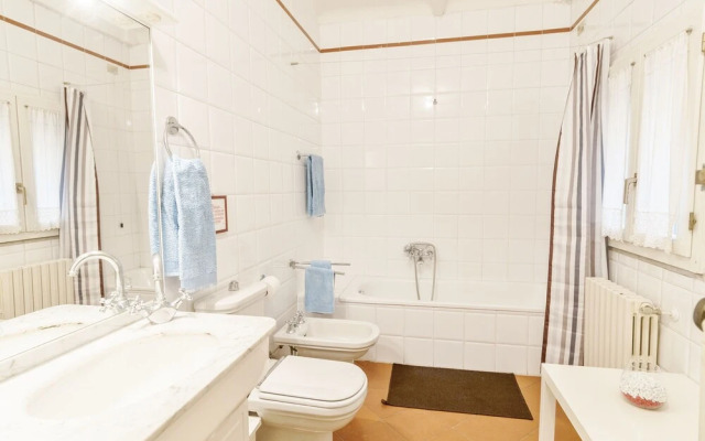 Lucca Walls Dream Apartment