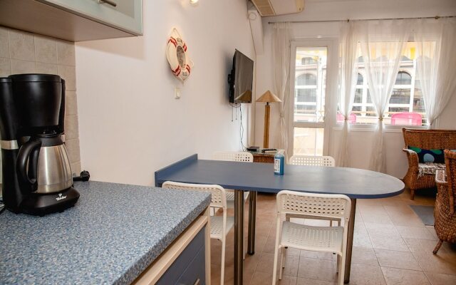 FM Premium 1-BDR Apartment with Parking - Azure Joy