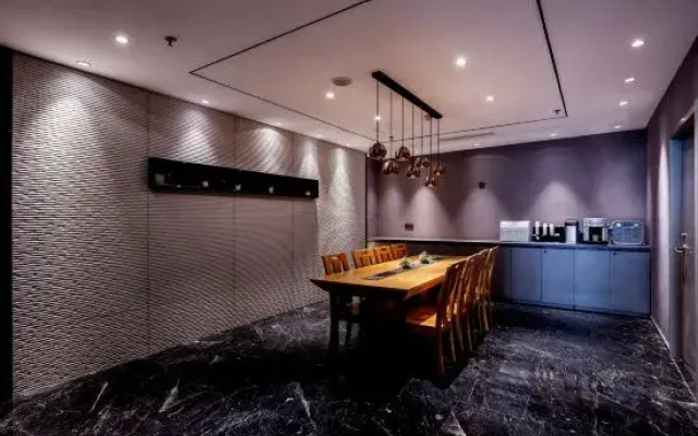 Home Inn Selected (Dalian Central Hospital, Chunliu Metro Station, Airport)